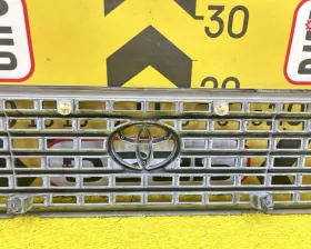Решетка радиатора Toyota