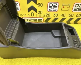 Бардачок между сиденьями TOYOTA