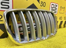 Решетка радиатора BMW X5 2008 51137157688 E70 N52B30AF, передняя правая Решетка радиатора BMW X5 2008 51137157688 E70 N52B30AF, передняя правая