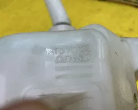 Бачок стеклоомывателя Toyota