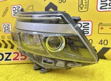 Фара TOYOTA VOXY 2014 8113028D20 ZWR80G 2ZRFXE, передняя правая
