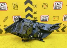 Фара TOYOTA VOXY 2014 8113028D21 ZWR80G 2ZRFXE, передняя правая