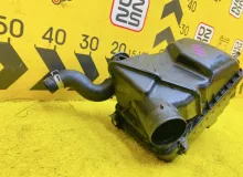 Корпус воздушного фильтра TOYOTA CALDINA 2005 1770074800 ST246W 3SGTE, передний
