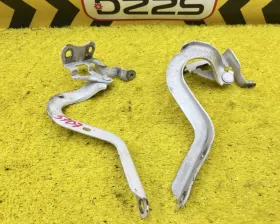 Петля капота Toyota