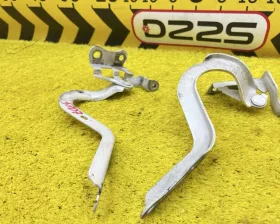 Петля капота Toyota