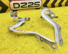 Петля капота Toyota