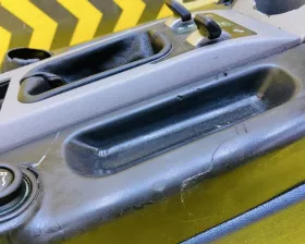 Бардачок между сиденьями Land Rover