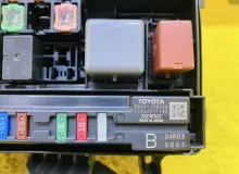 Блок предохранителей TOYOTA VOXY 2014 8266028340 ZWR80G 2ZRFXE, передний