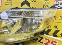 Фара TOYOTA ESQUIRE 2015 8117028D21 ZRR85G 3ZRFAE, передняя левая