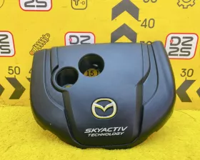 Пластиковая крышка на двс Mazda