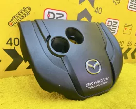 Пластиковая крышка на двс Mazda