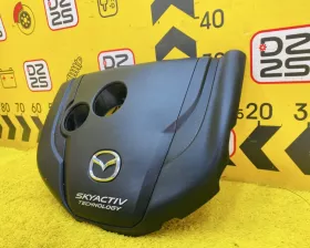 Пластиковая крышка на двс Mazda
