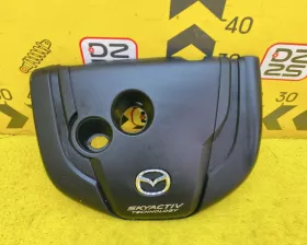 Пластиковая крышка на двс Mazda