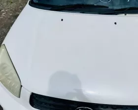 Капот Toyota