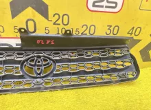 Решетка радиатора TOYOTA RAV4 2000/Цвет 064 5310142100 ZCA26W 1ZZFE, передняя