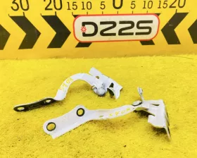 Петля капота Toyota