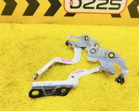Петля капота Toyota