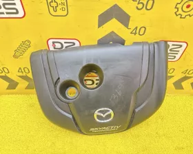 Пластиковая крышка на двс Mazda