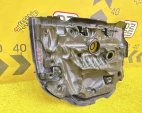 Пластиковая крышка на двс Mazda