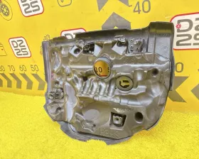 Пластиковая крышка на двс Mazda