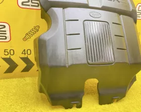 Пластиковая крышка на двс Land Rover