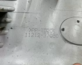 Пластиковая крышка на двс TOYOTA