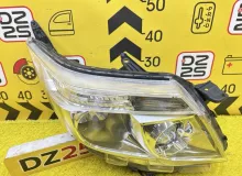 Фара TOYOTA ESQUIRE 2015 8113028F70 ZWR80G 2ZRFXE, передняя правая