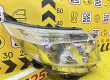 Фара TOYOTA ESQUIRE 2015 8113028F70 ZWR80G 2ZRFXE, передняя правая