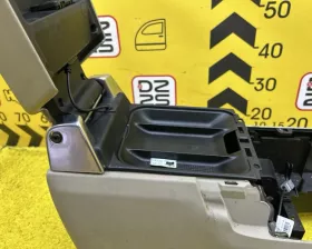 Бардачок между сиденьями