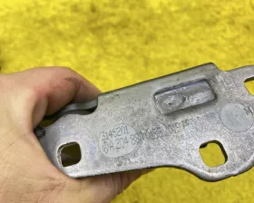 Петля капота Mercedes-Benz