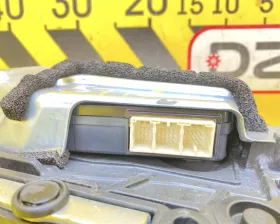 Доводчик двери Toyota