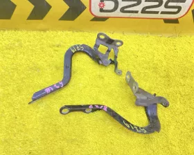 Петля капота Toyota