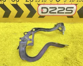Петля капота Toyota