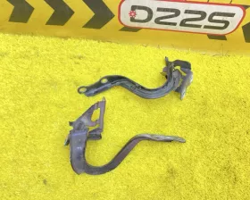 Петля капота Toyota