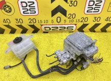 Главный тормозной цилиндр TOYOTA VOXY 2014 4705028010 ZWR80G 2ZRFXE, передний