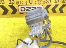 Главный тормозной цилиндр TOYOTA PRIUS 2012 4705047160 ZVW30 2ZRFXE, передний