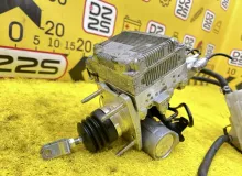 Главный тормозной цилиндр TOYOTA ESQUIRE 2014 4705028010 ZWR80G 2ZRFXE, передний