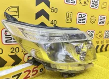Фара TOYOTA ESQUIRE 2014 8113028F70 ZWR80G 2ZRFXE, передняя правая