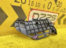 Крепление бампера TOYOTA VOXY 2014 5211528240 ZWR80G 2ZRFXE, переднее правое
