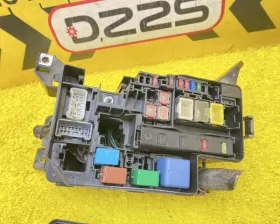 Блок предохранителей TOYOTA