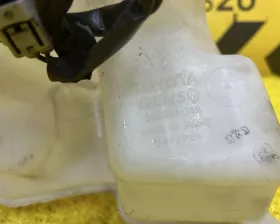 Бачок стеклоомывателя Toyota