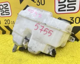 Бачок стеклоомывателя Toyota