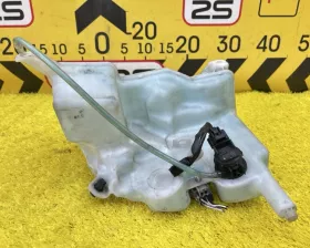 Бачок стеклоомывателя Toyota