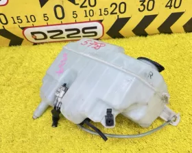 Бачок стеклоомывателя Toyota