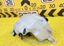 Бачок стеклоомывателя TOYOTA HIACE 2006 8531526100 KDH205V 2KDFTV, передний