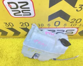 Бачок стеклоомывателя Toyota
