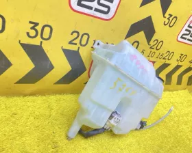 Бачок стеклоомывателя Toyota