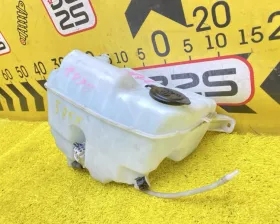 Бачок стеклоомывателя Toyota