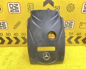 Пластиковая крышка на двс Mercedes-Benz