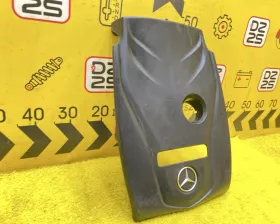 Пластиковая крышка на двс Mercedes-Benz